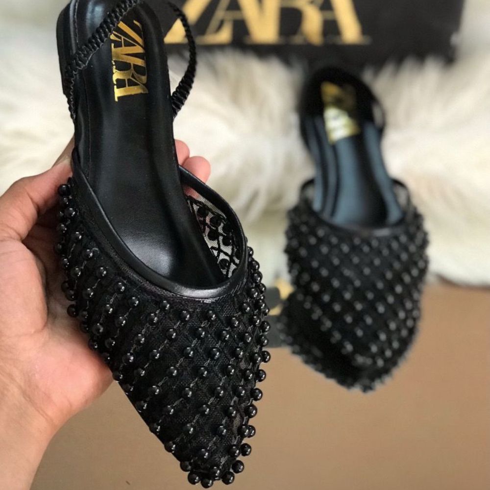 Royal Artisan Embroidered Flats – Premium Handcrafted Khussa