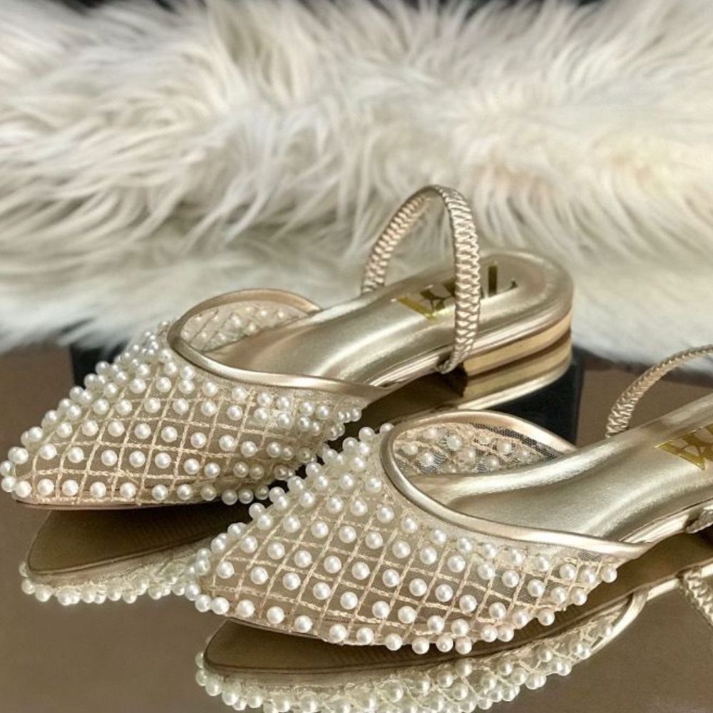 Royal Artisan Embroidered Flats – Premium Handcrafted Khussa